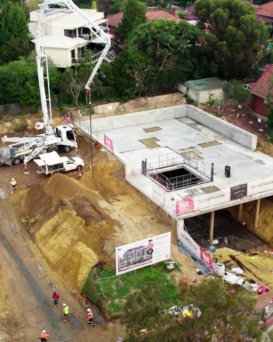 This footage from May captures the basement slab pour, a key stage in the project’s top-down construction sequence, with 180m³ of concrete placed via boom pump, including multiple slab folds for the car stackers, lift pit and water tanks.